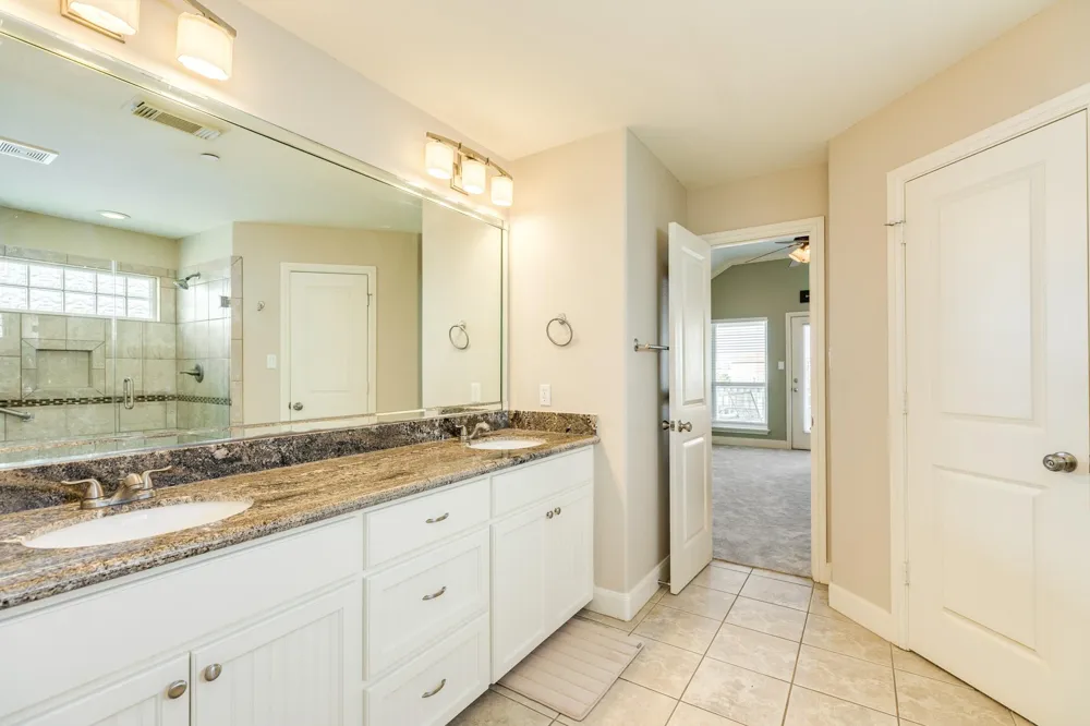 325 Admiral Circle Tiki Island, TX 77554