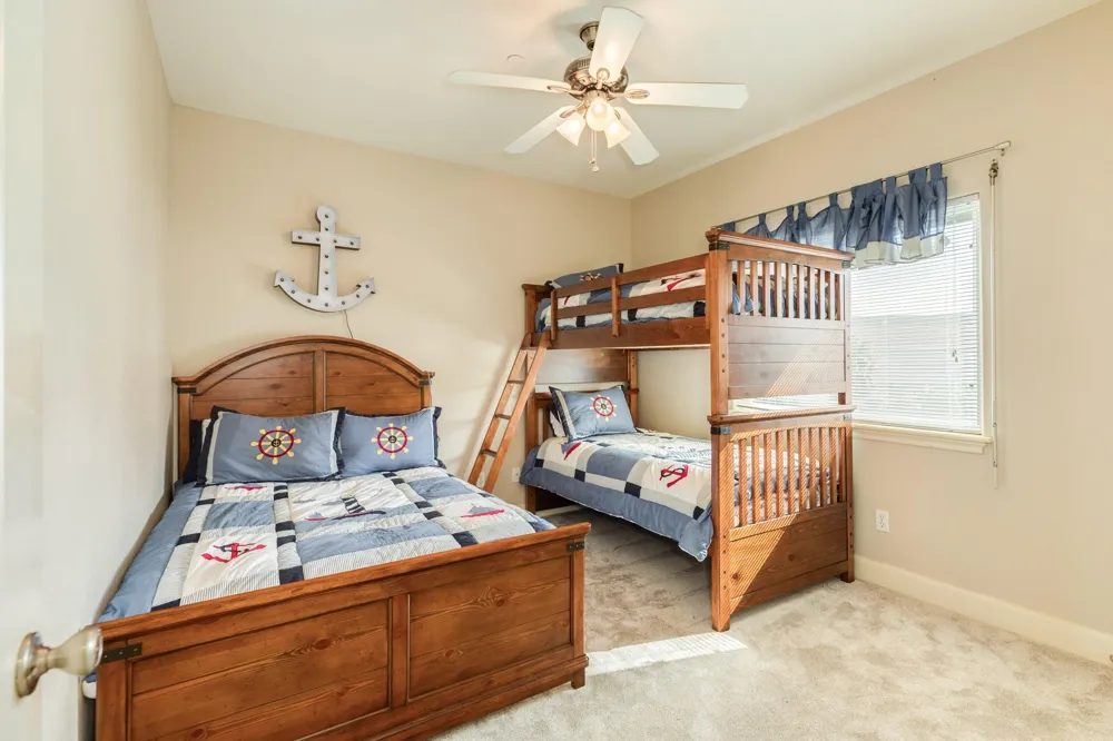 325 Admiral Circle Tiki Island, TX 77554