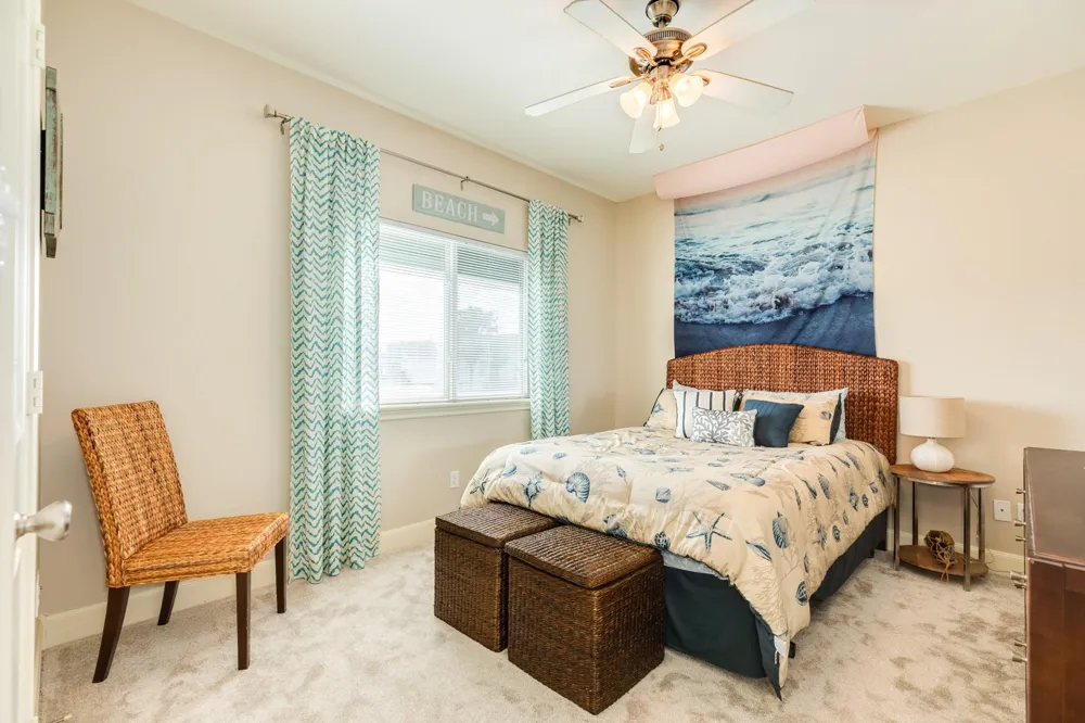 325 Admiral Circle Tiki Island, TX 77554