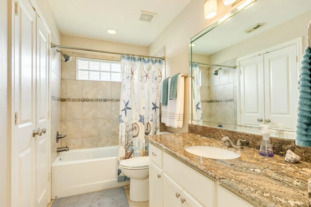 325 Admiral Circle Tiki Island, TX 77554