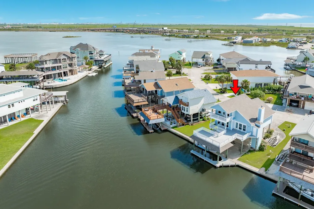 325 Admiral Circle Tiki Island, TX 77554