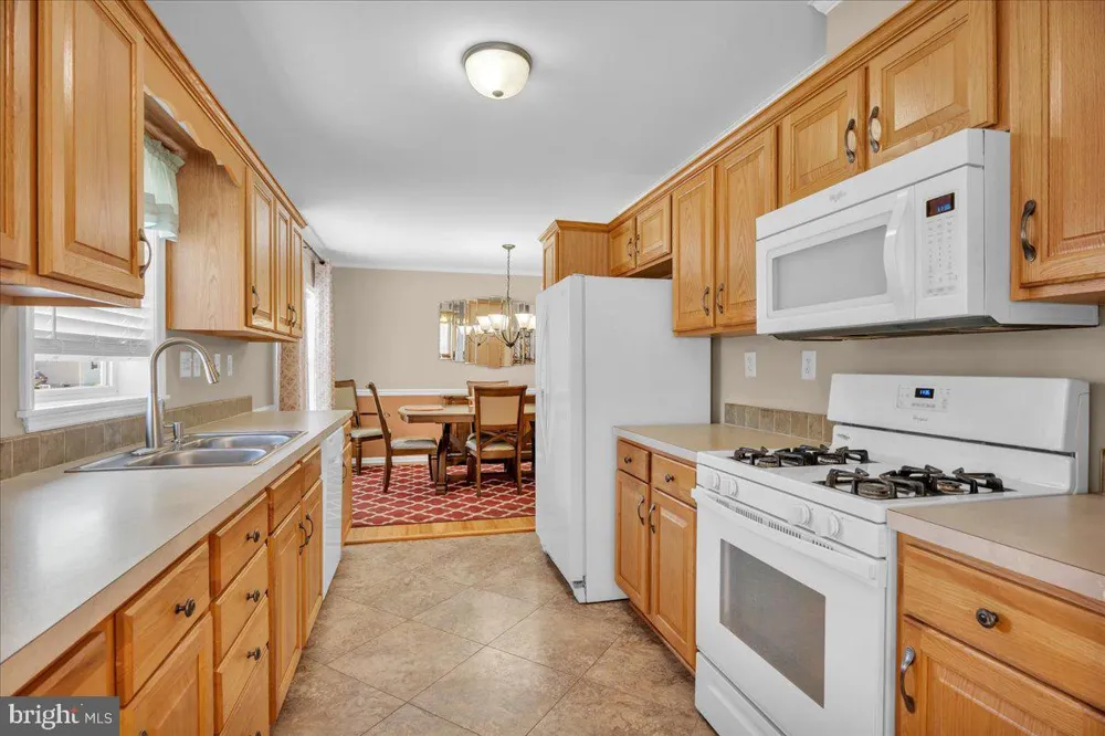 2003 BURLINGTON CIRCLE Williamstown, NJ 08094