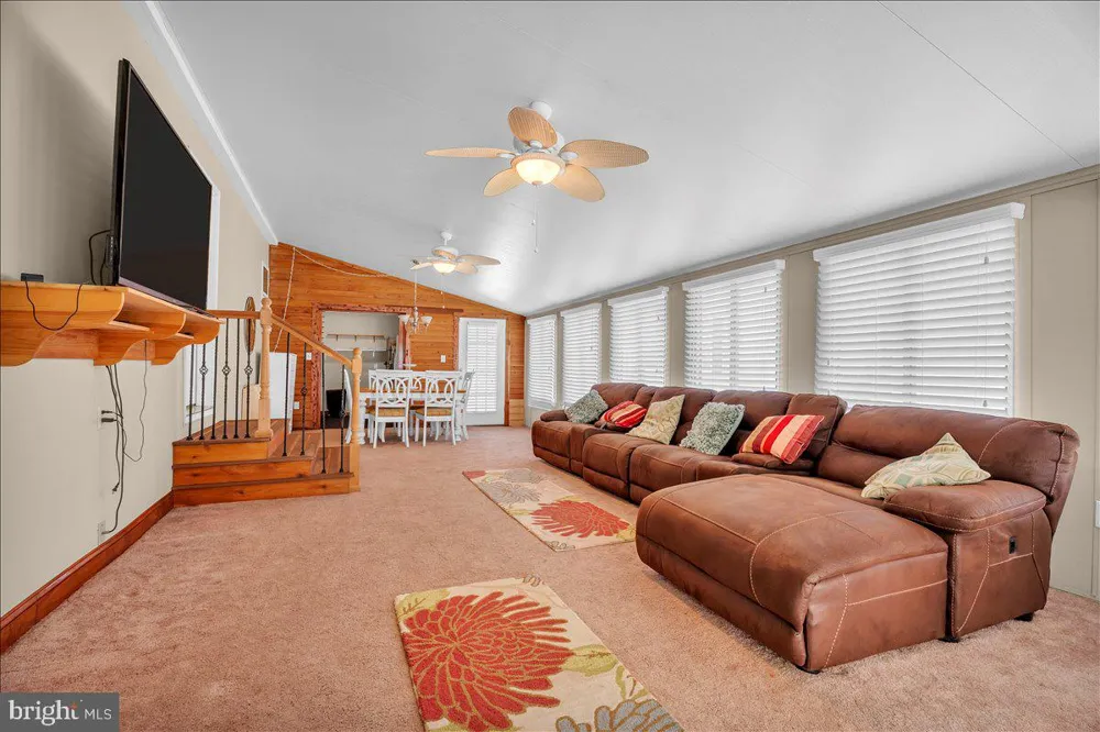 2003 BURLINGTON CIRCLE Williamstown, NJ 08094