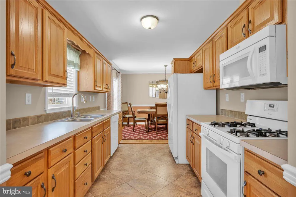 2003 BURLINGTON CIRCLE Williamstown, NJ 08094