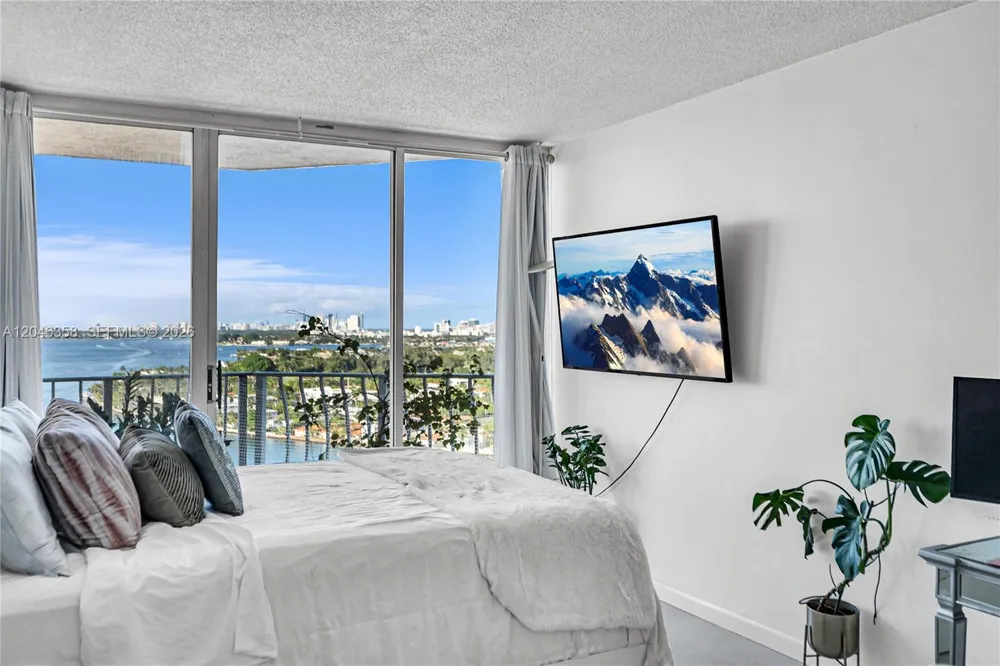 7601 E Treasure Dr #2412 North Bay Village, FL 33141