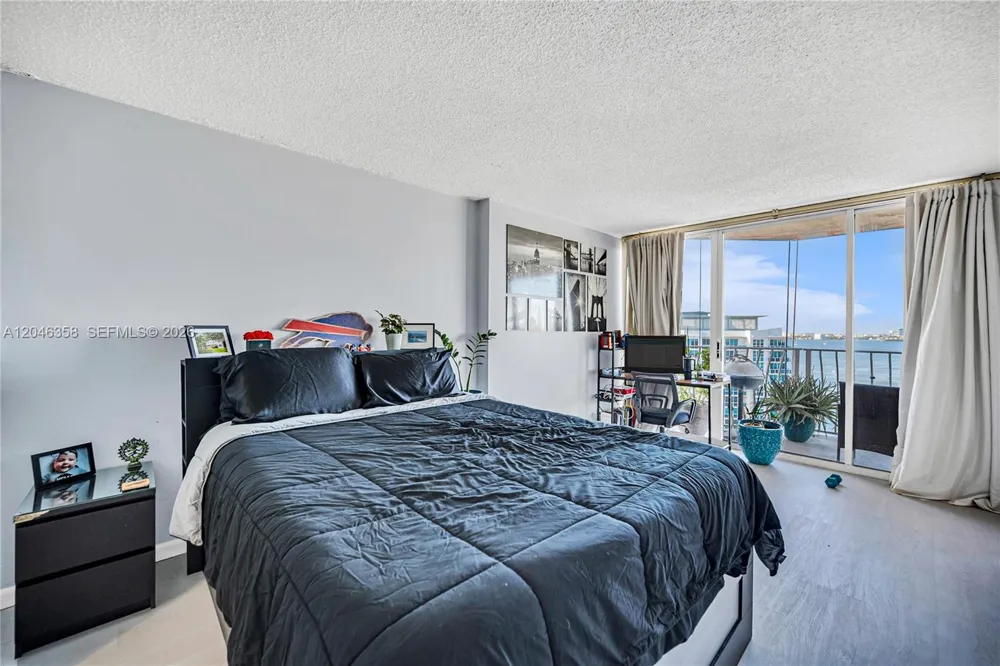 7601 E Treasure Dr #2412 North Bay Village, FL 33141