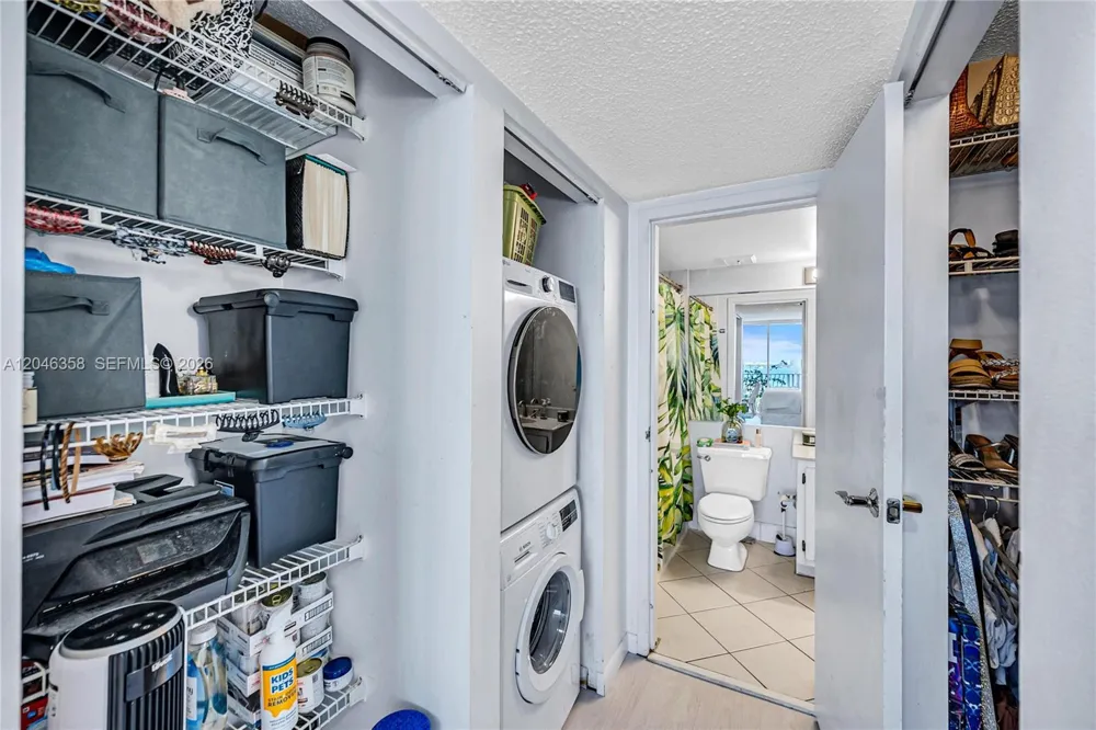 7601 E Treasure Dr #2412 North Bay Village, FL 33141