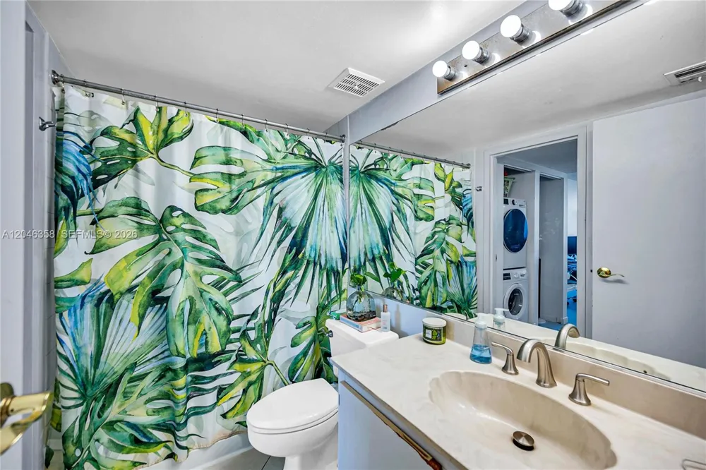 7601 E Treasure Dr #2412 North Bay Village, FL 33141