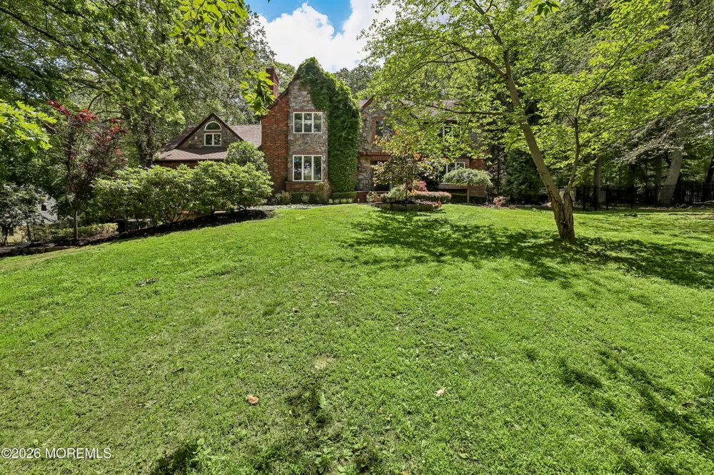 827 Holmdel Road Holmdel, NJ 07733