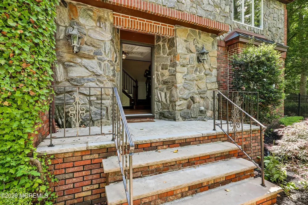 827 Holmdel Road Holmdel, NJ 07733
