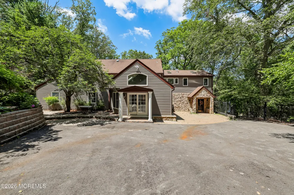 827 Holmdel Road Holmdel, NJ 07733