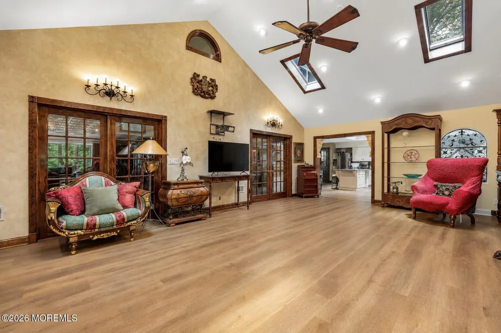 827 Holmdel Road Holmdel, NJ 07733