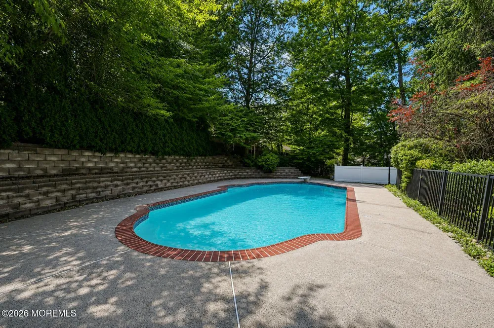 827 Holmdel Road Holmdel, NJ 07733