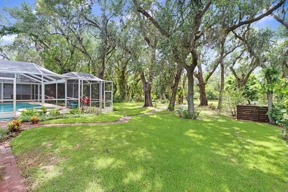 1976 DUNLOE CIRCLE Dunedin, FL 34698