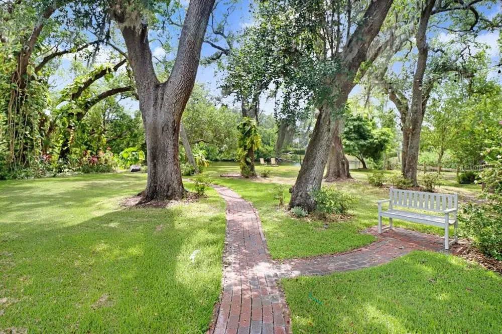 1976 DUNLOE CIRCLE Dunedin, FL 34698