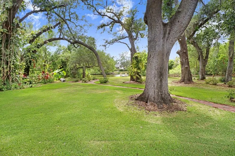 1976 DUNLOE CIRCLE Dunedin, FL 34698