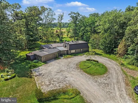 555 STUDEBAKER LANE