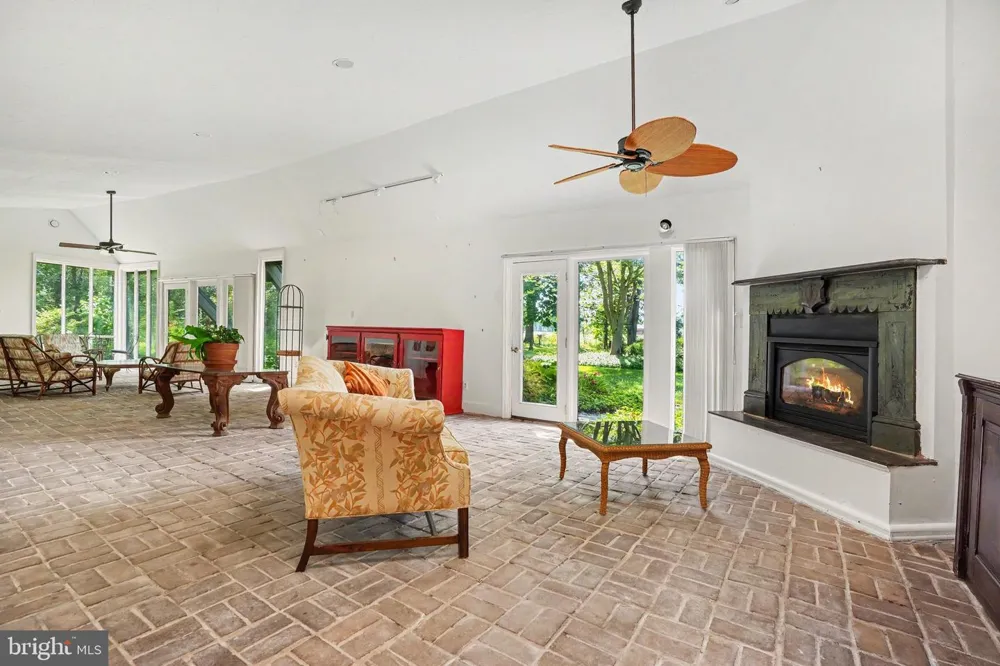 555 STUDEBAKER LANE New Oxford, PA 17350