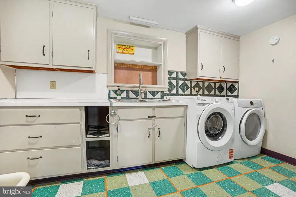 555 STUDEBAKER LANE New Oxford, PA 17350