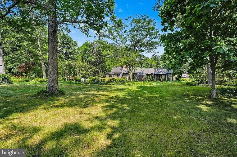 555 STUDEBAKER LANE New Oxford, PA 17350