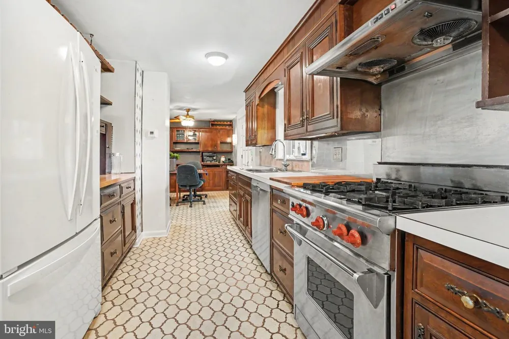 555 STUDEBAKER LANE New Oxford, PA 17350
