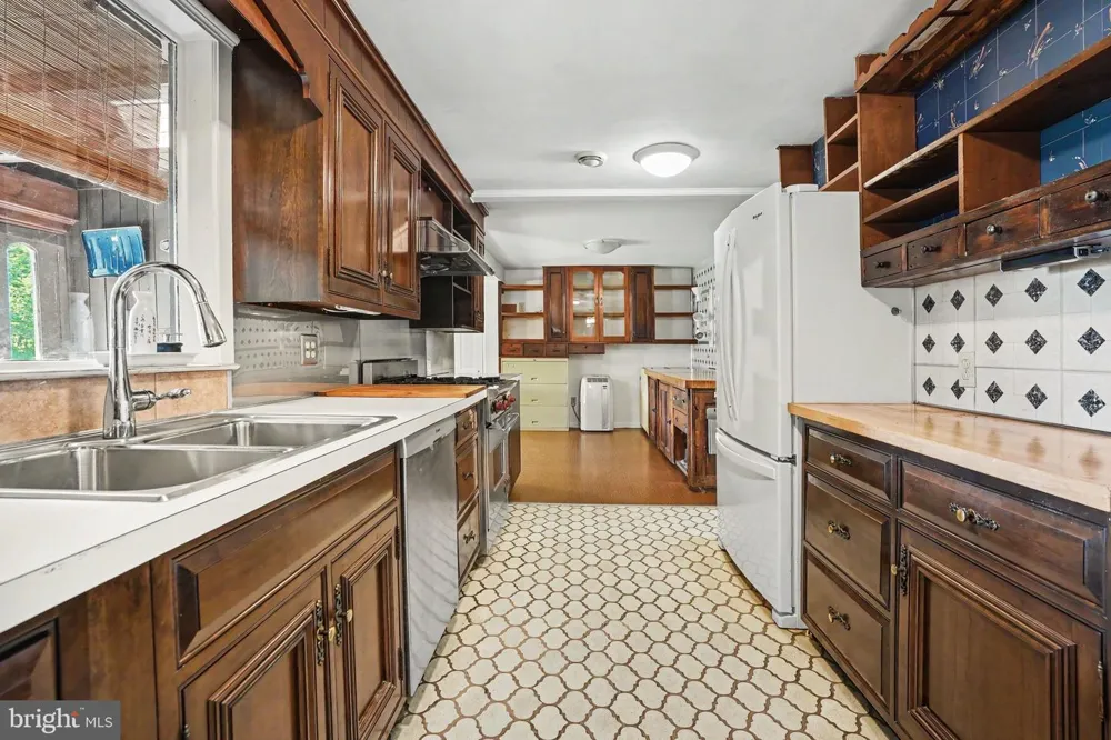 555 STUDEBAKER LANE New Oxford, PA 17350