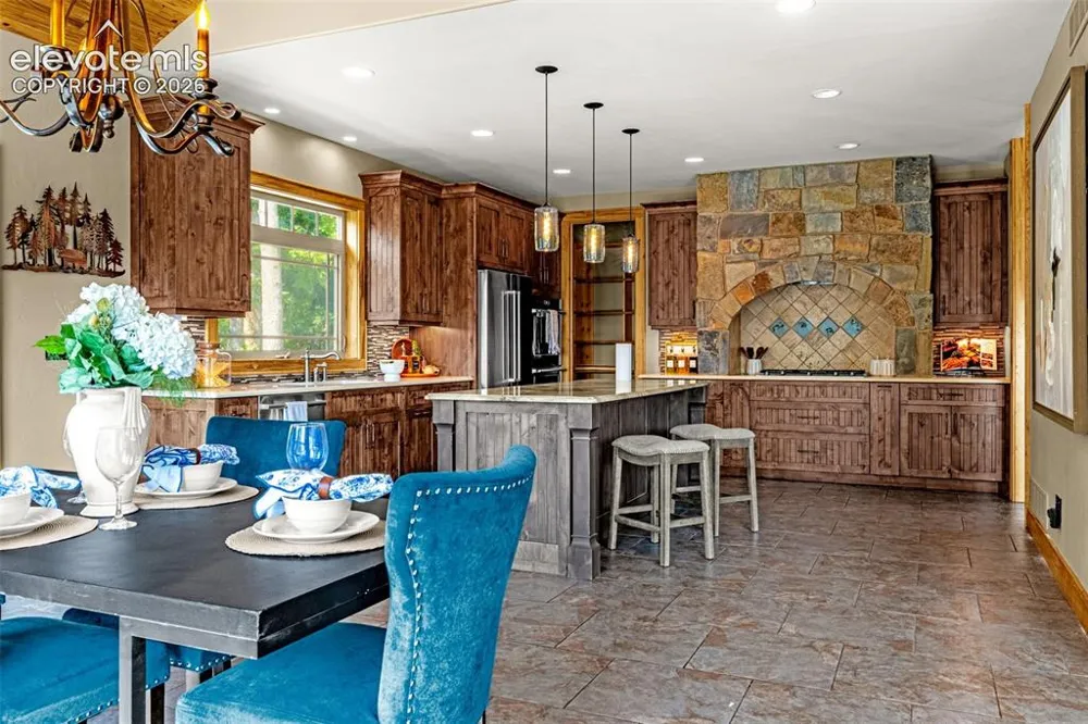 5596 Osage Way Larkspur, CO 80118