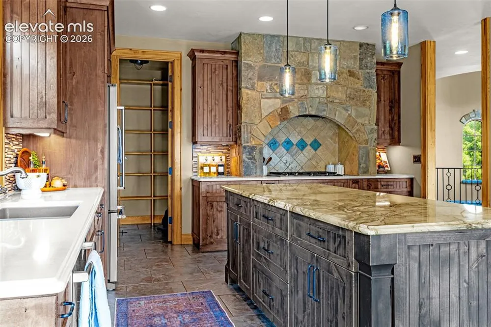 5596 Osage Way Larkspur, CO 80118