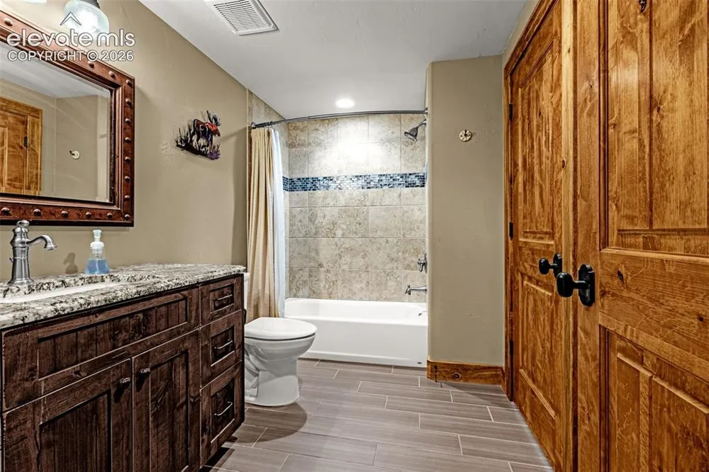 5596 Osage Way Larkspur, CO 80118