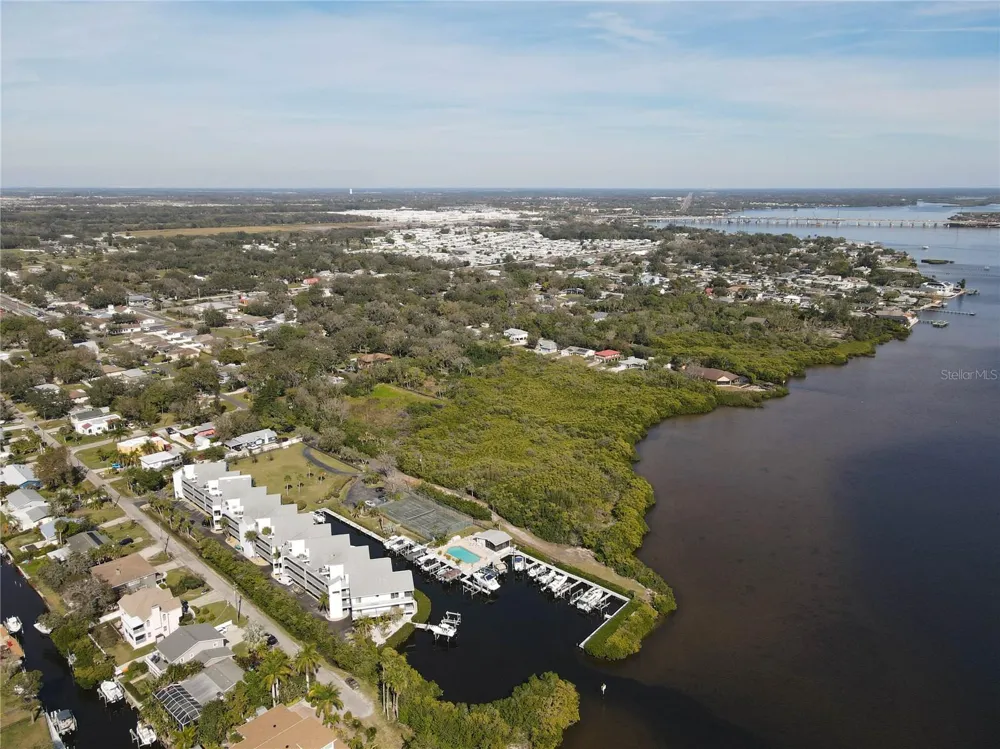 515 LEFFINGWELL AVENUE #116 Ellenton, FL 34222