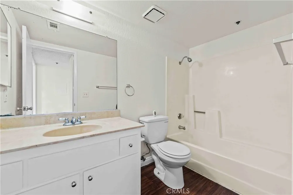 12121 Centralia Street Unit #206 Lakewood, CA 90715