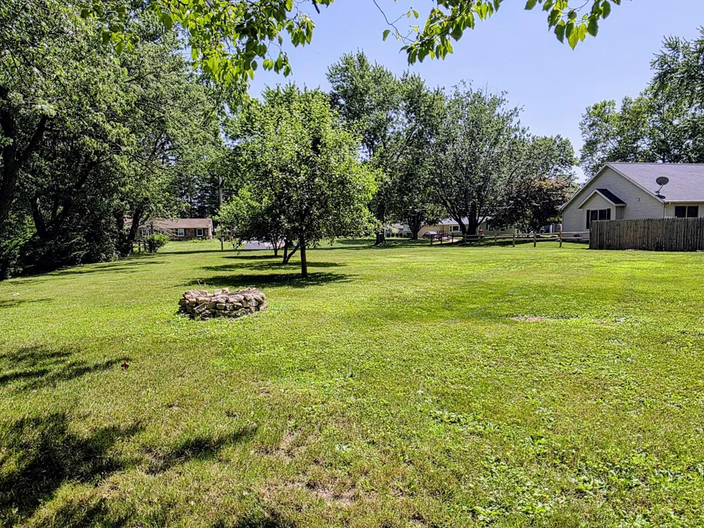 6421 Plainfield Avenue Kalamazoo, MI 49048