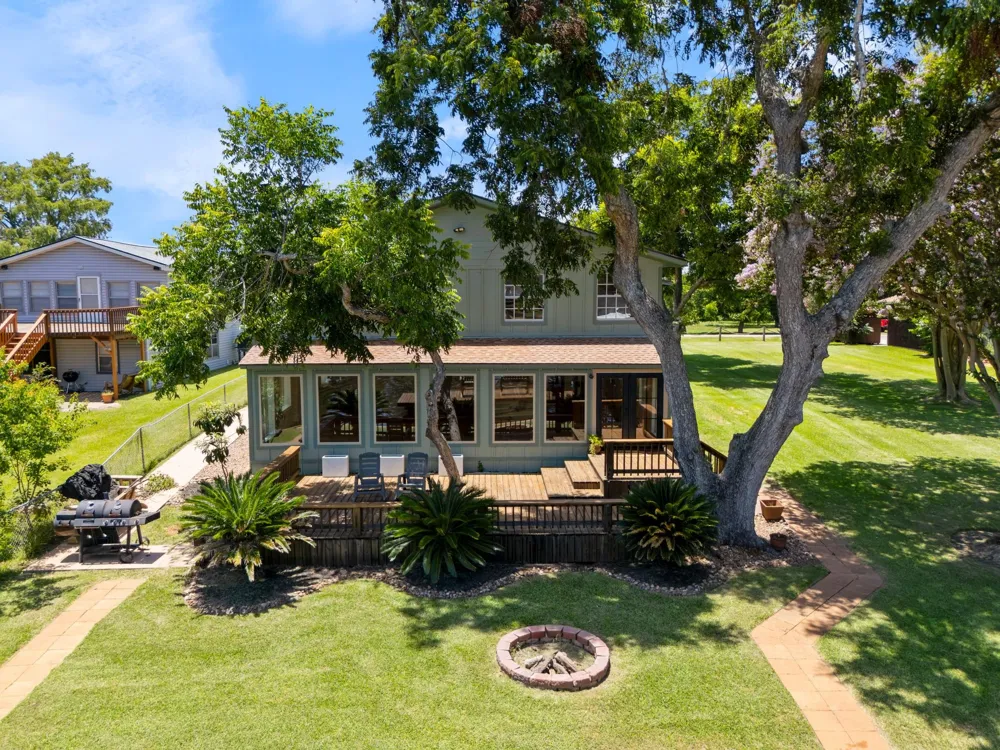 2007 Private Road 652 Sargent, TX 77414