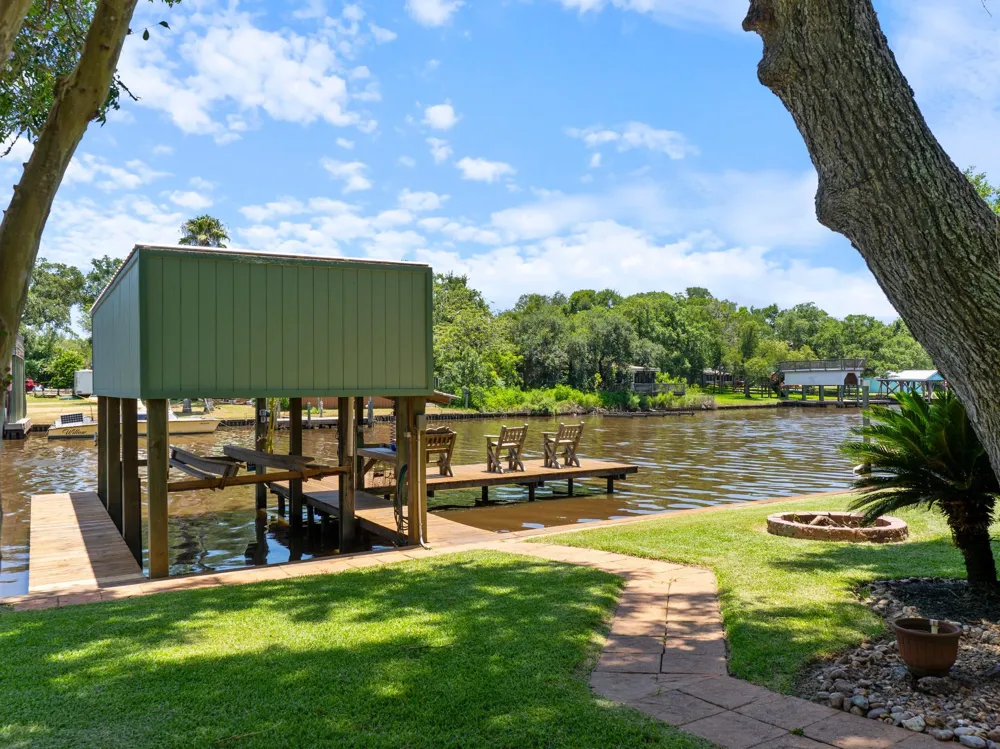 2007 Private Road 652 Sargent, TX 77414