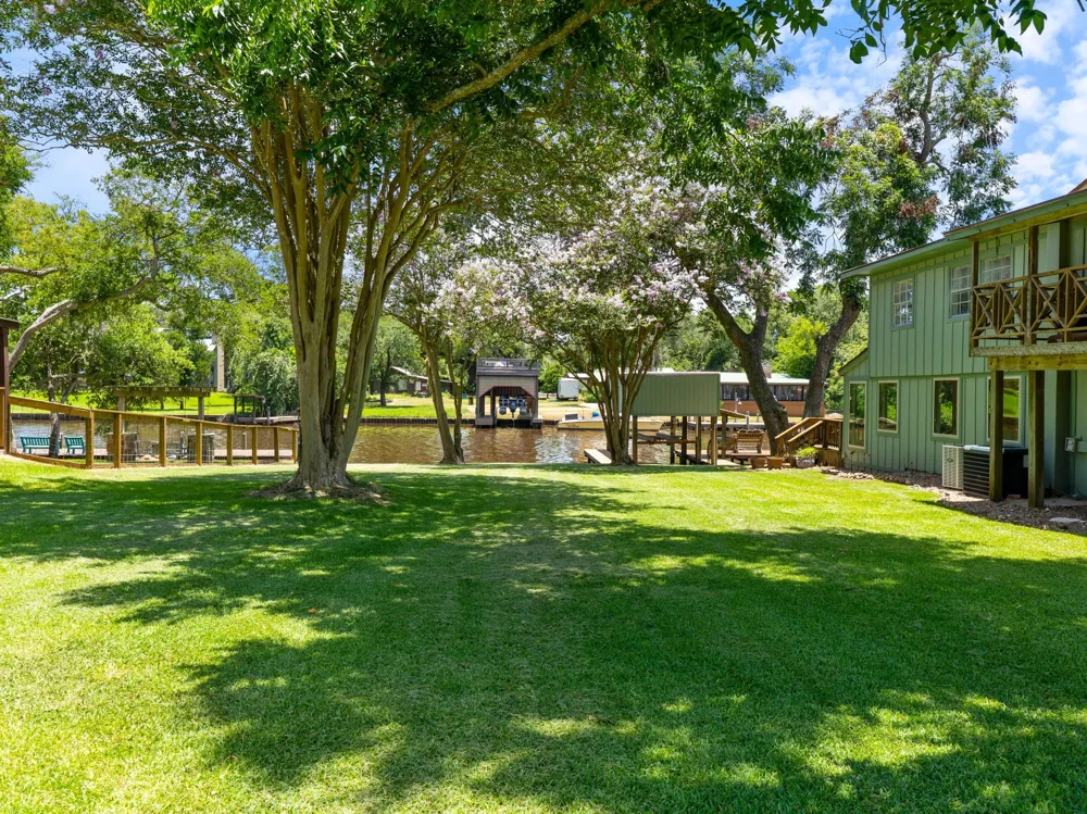 2007 Private Road 652 Sargent, TX 77414