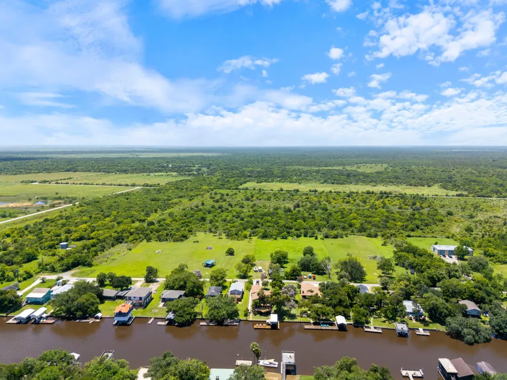 2007 Private Road 652 Sargent, TX 77414