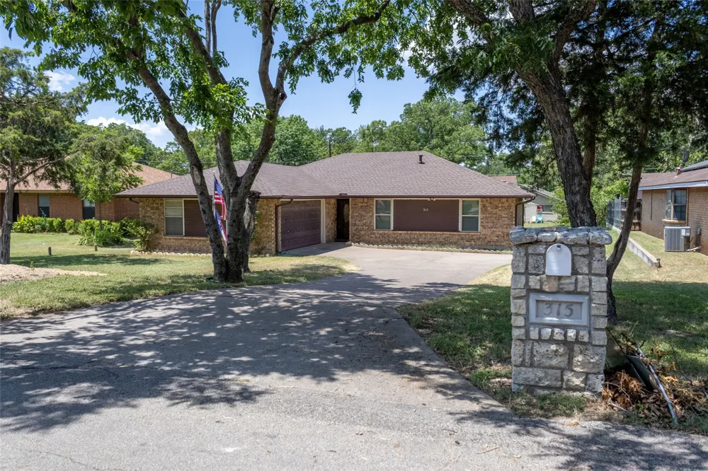 315 Dow Ross Boulevard Duncanville, TX 75116