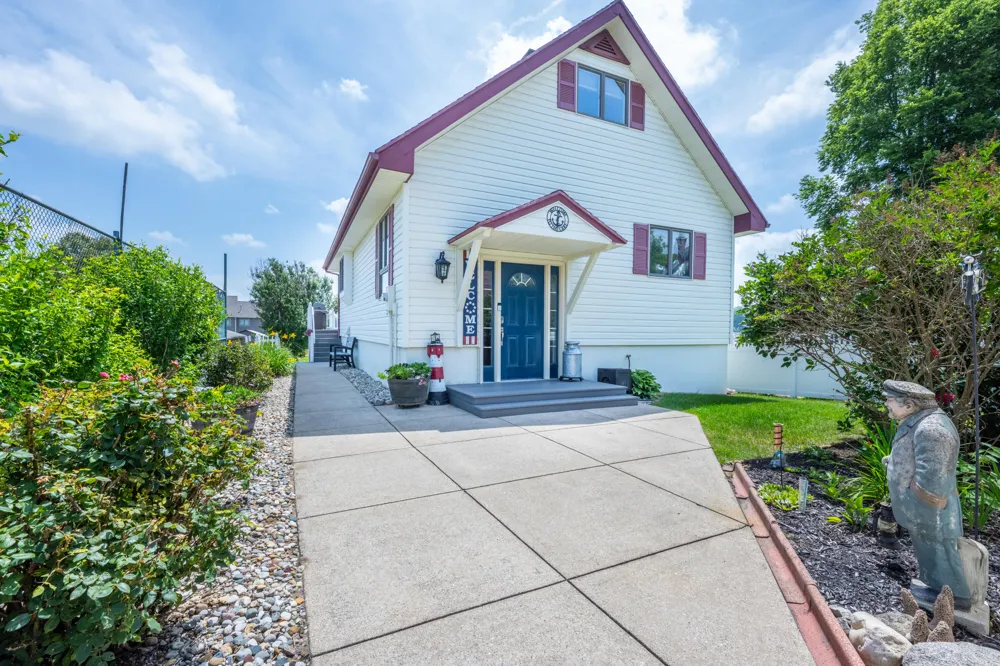 5791 Beech Street Coloma, MI 49038