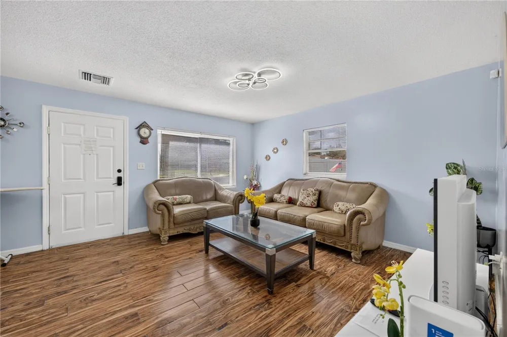 1241 DEEROCK DRIVE Orlando, FL 32811