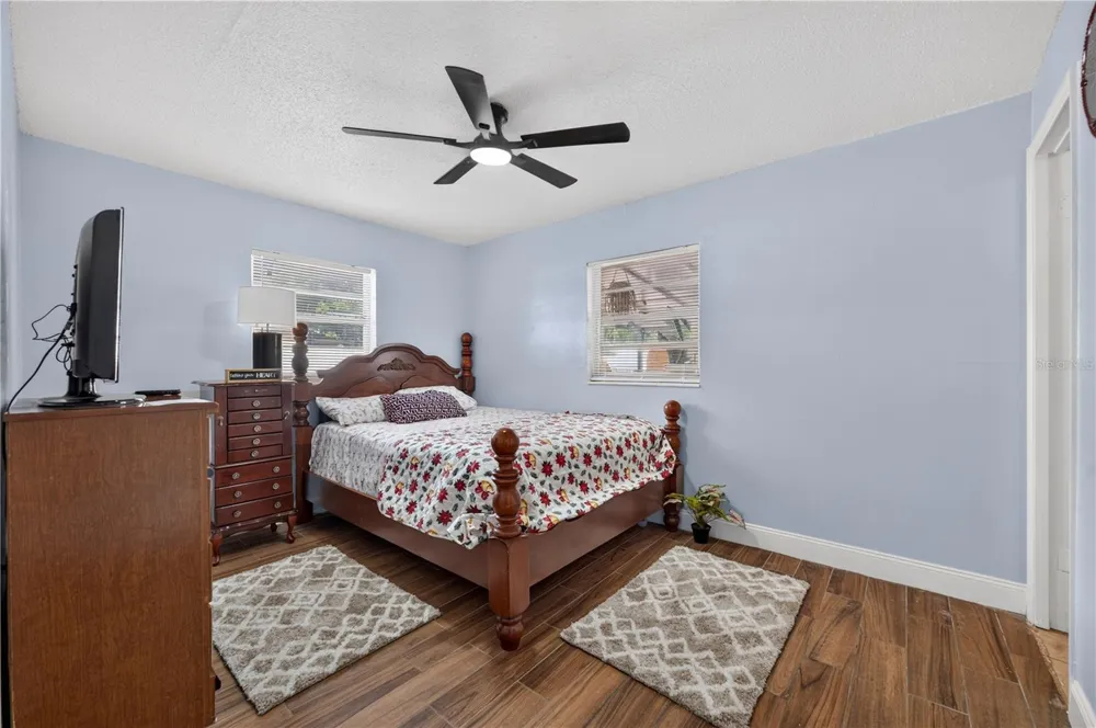 1241 DEEROCK DRIVE Orlando, FL 32811