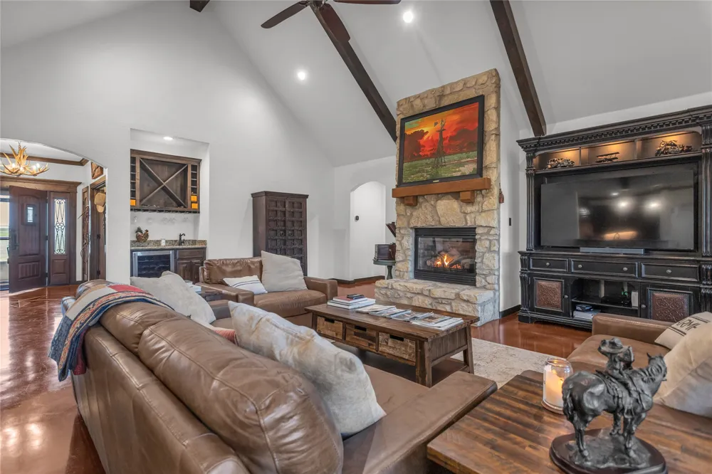 510 County Road 247 Valley View, TX 76272