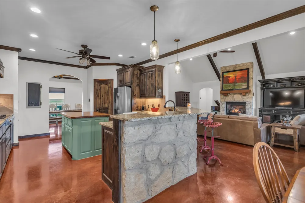 510 County Road 247 Valley View, TX 76272