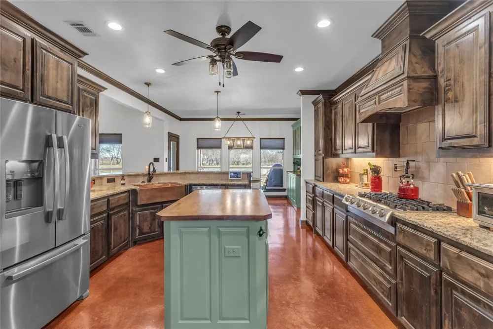510 County Road 247 Valley View, TX 76272