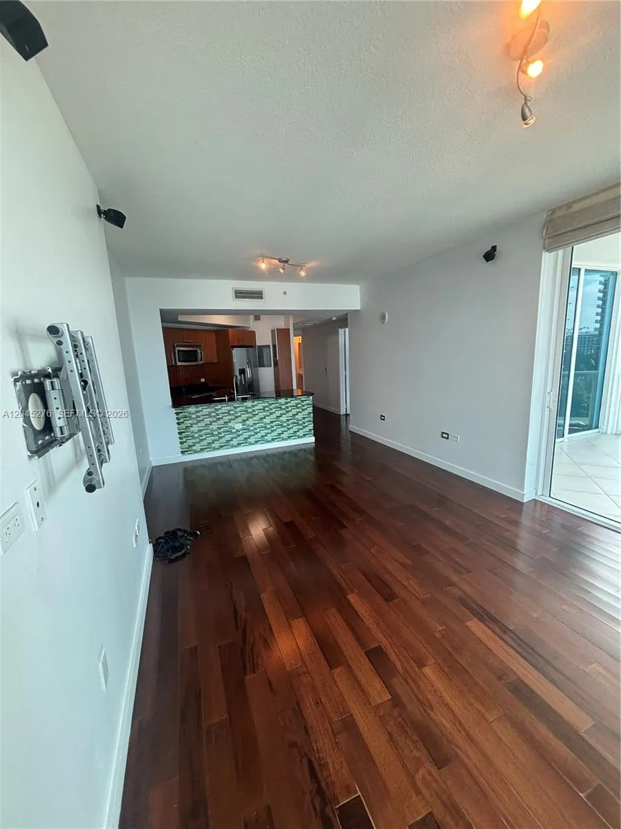 480 NE 30th St #1004 Miami, FL 33137