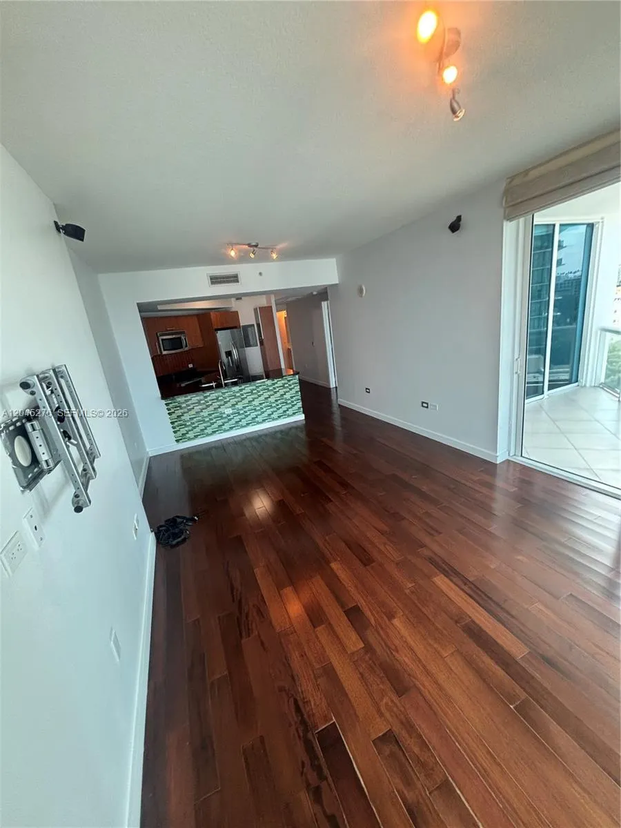 480 NE 30th St #1004 Miami, FL 33137