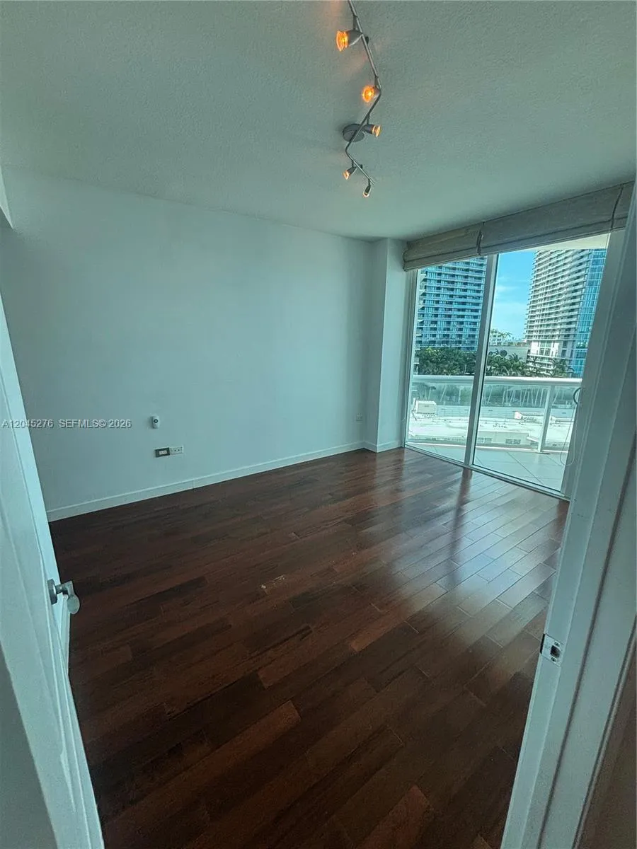 480 NE 30th St #1004 Miami, FL 33137