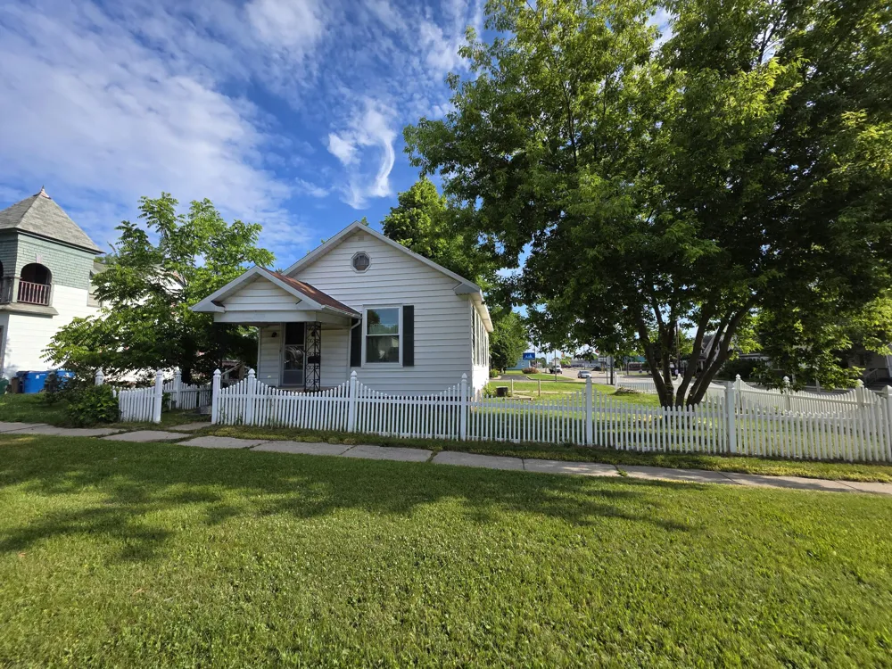 328 4th Street Manistee City, MI 49660