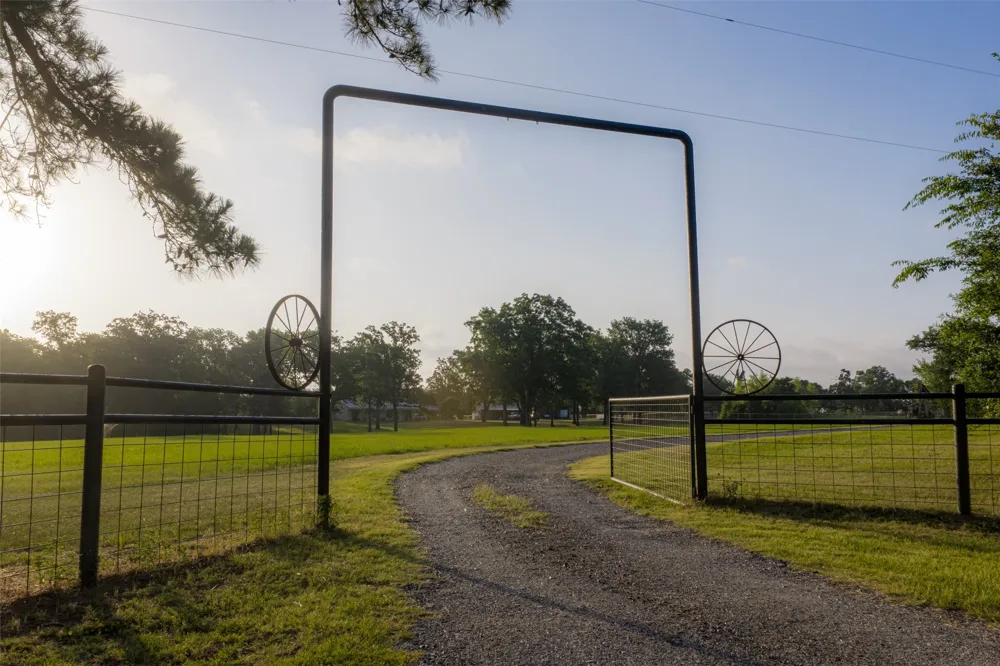 10457 State Highway 110 Van, TX 75790