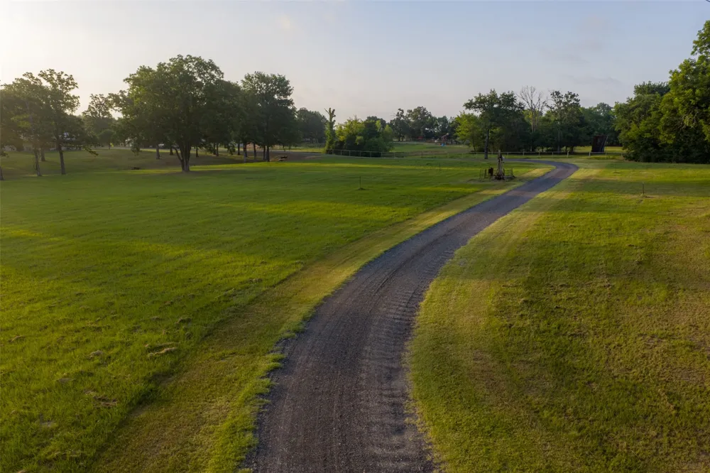 10457 State Highway 110 Van, TX 75790