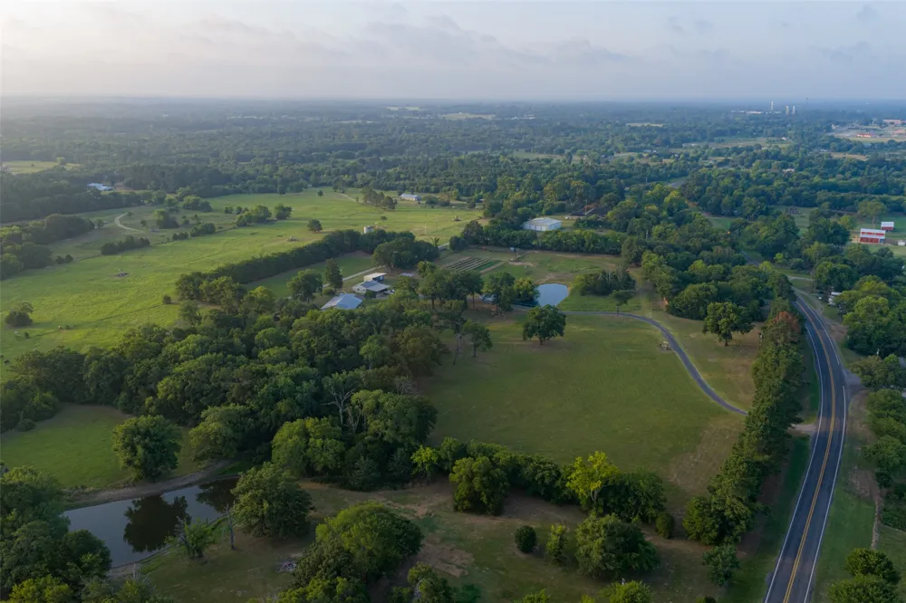 10457 State Highway 110 Van, TX 75790